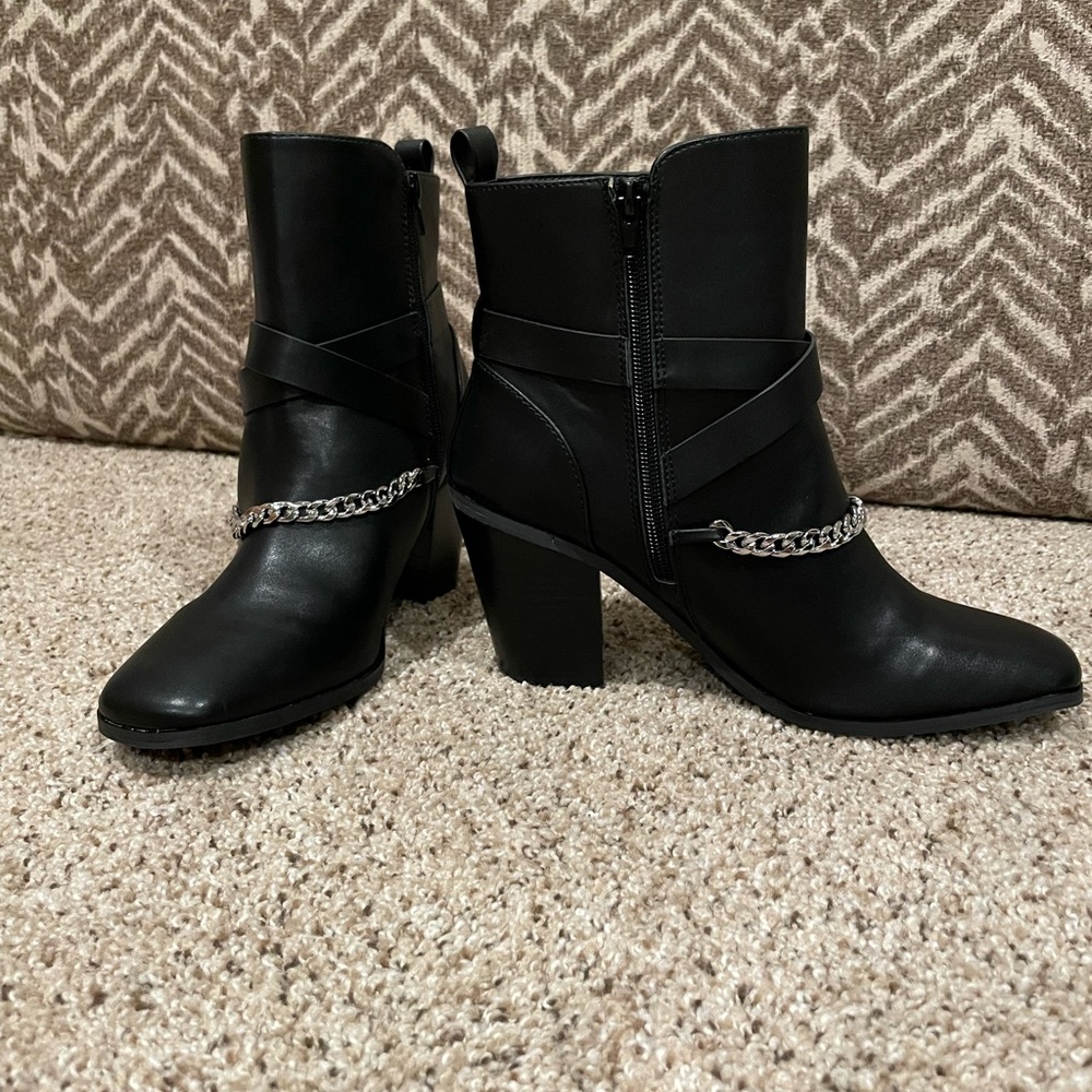 Dolce Vita square toe bootie black with chain padded sole 3” heel 9.5 Kodye - Picture 3 of 9